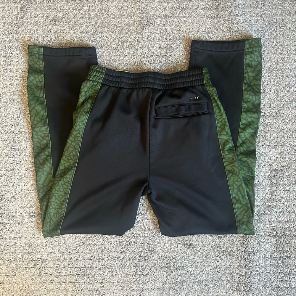 Nike Kids (10-12yrs) Medium Therma-Fit Nike Dri-Fit Black/Green Camo Sweatpants